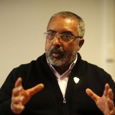  CAXIAS DO SUL, RS, BRASIL, 04/03/2016. Senador Paulo Paim (PT) conversou com jornalistas em visita ao Pioneiro durante sua estadia em Caxias. (Diogo Sallaberry/Agência RBS)