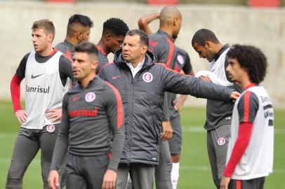  PORTO ALEGRE, RS, BRASIL - 06-09-2016 - Inter treina nesta tarde de terça-feira no CT Parque Gigante. Técnico Celso Roth  (FOTO: LAURO ALVES/AGÊNCIA RBS)