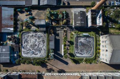  PORTO ALEGRE, RS, BRASIL 25/08/2016 - Fepam suspende atividades de empresa Cettraliq, investigada por alterações na água de Porto Alegre. (FOTO: BRUNO ALENCASTRO/AGÊNCIA RBS).