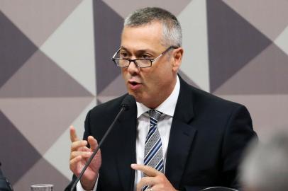 Brasília - Fábio Medina Osório, presidente do Instituto Internacional de Estudos de Direito do Estado, durante sessão da Comissão Especial do Impeachment. (Marcelo Camargo/Agência Brasil)