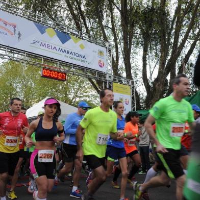  CAXIAS DO SUL, RS, BRASIL, 11/09/2016 - 2ª Meia Maratona de Caxias do Sul. (JONAS RAMOS/AGÊNCIA RBS)