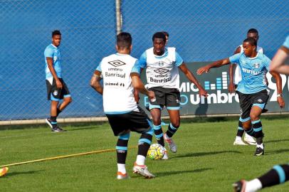 RS - FUTEBOL/TREINO GREMIO  - ESPORTES - Jogadores do Grêmio realizam treino durante a tarde desta segunda-feira no Centro de Treinamentos Luiz Carvalho, na preparacao para o Campeonato Brasileiro 2016. FOTO: RODRIGO RODRIGUES/GREMIO FBPA No lance, Negueba. 