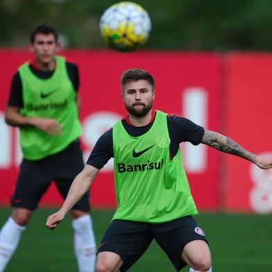 Eduardo Sasha durante treino do Inter 