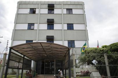  PORTO ALEGRE, RS, BRASIL 14/01/2015: Diário Gaúcho visita colegas de trabalho da candidata gaúcha do Big Brother Brasil 2015, Francieli, no Forum do bairro Restinga. Foto: Guilherme Santos/Especial ZH VARIEDADES