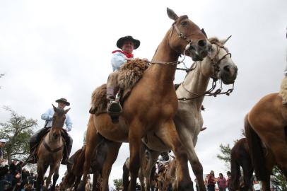  

PORTO ALEGRE, RS, BRASIL 20/09/2016 - Desfile Oficial da Semana Farroupilha em Porto Alegre. (FOTO: TADEU VILANI/AGÊNCIA RBS).