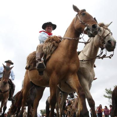  

PORTO ALEGRE, RS, BRASIL 20/09/2016 - Desfile Oficial da Semana Farroupilha em Porto Alegre. (FOTO: TADEU VILANI/AGÊNCIA RBS).