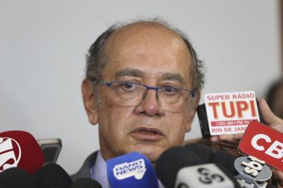 Brasília - O presidente do Tribunal Superior Eleitoral, ministro Gilmar Mendes, entregou dados sobre doadores de campanha que aparecem como beneficiários do Bolsa Família ao ministro Osmar Terra, do Desenvolvimento Social e Agrário (Elza Fiuza/Agência Brasil)