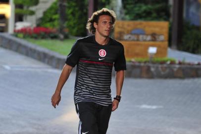  GRAMADO, RS, BRASIL - 17-01-2014 - Inter faz pré-temporada em Gramado.(FOTO: FÉLIX ZUCCO/AGÊNCIA RBS)Jogador Forlán retorna para delegação do Inter