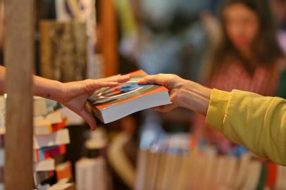  

PORTO ALEGRE, RS, BRASIL - 01-11-2015 - Na praça da Alfandega ocorre a Feira do Livro 2015 (FOTO: LAURO ALVES/AGÊNCIA RBS)