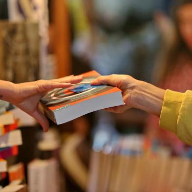  

PORTO ALEGRE, RS, BRASIL - 01-11-2015 - Na praça da Alfandega ocorre a Feira do Livro 2015 (FOTO: LAURO ALVES/AGÊNCIA RBS)