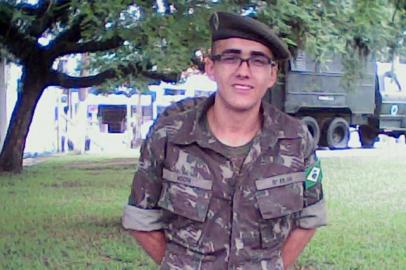 Igor Peixoto Dias, 18 anos, soldado do Exército, morto em latrocínio no Bairro Vila Nova, Zona Sul de Porto Alegre.