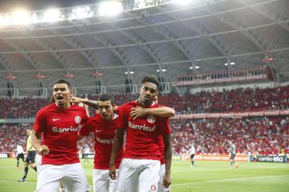  PORTO ALEGRE, RS, BRASIL - 01-10-2016 - Inter recebe o Figueirense no Estádio Beira-Rio. Partida válida pela 28ª rodada do Brasileirão. Inter faz o primeiro gol aos 4minutos. Jogador Vitinho marca o gol. (FOTO: FÉLIX ZUCCO/AGÊNCIA RBS)