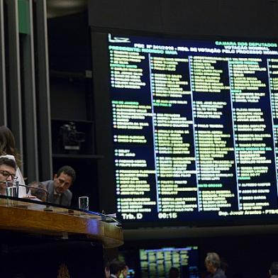 Câmara aprova em 1º turno texto base da PEC do teto de gastos	