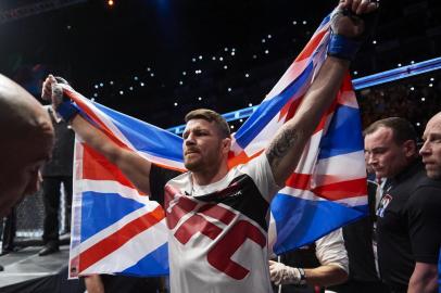  

Em sua primeira luta após ser suspenso durante um ano por doping, Anderson Silva perdeu por pontos para o britânico Michael Bisping por decisão unânime dos juízes.

Editoria: SPO
Local: London
Indexador: NIKLAS HALLEN
Secao: boxing
Fonte: AFP
Fotógrafo: STR