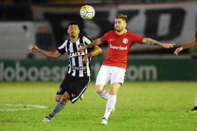  RIO DE JANEIRO, RJ, BRASIL, 12-10-2016. Inter enfrenta o Botafogo, na noite desta quarta-feira, no Estádio Luso-Brasileiro, no Rio, em partida válida pela 30ª rodada do Brasileirão.(RICARDO DUARTE/DIVULGAÇÃO, INTERNACIONAL)Indexador: RICARDO DUARTE                  