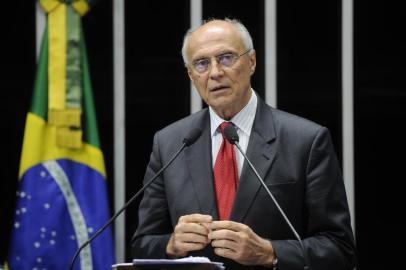 Em discurso na tribuna do Senado, senador Eduardo Suplicy (PT-SP).