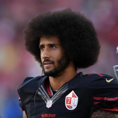 Arizona Cardinals v San Francisco 49ersColin Kaepernick, QB do 49ers, durante jogo contra o Arizona Cardinals no Levis Stadium on October 6, 2016 in Santa Clara, California.Editoria: SPOLocal: Santa ClaraIndexador: Thearon W. HendersonSecao: American FootballFonte: GETTY IMAGES NORTH AMERICAFotógrafo: STR