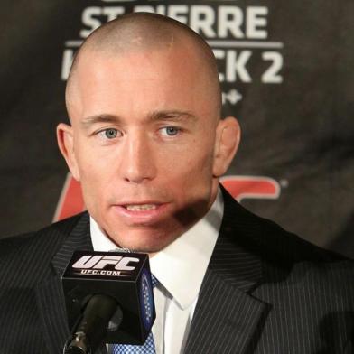  

Georges St-Pierre, campeão do UFC, anuncia pausa na carreira e libera o cinturão dos meio-médios