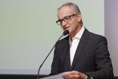  PORTO ALEGRE, RS, BRASIL, 02/03/2016- Em almoço para poucos, Sergio Maia assume a presidência da ADVB/RS. Na foto: Carlos Biedermann.  (FOTO: ANDRÉ AVILA/ AGENCIA RBS)