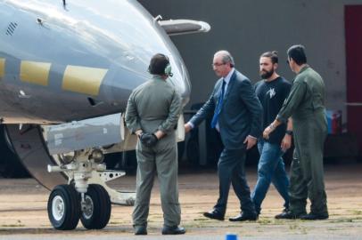 O ex-deputado federal, Eduardo Cunha, é preso e transferido de Brasília para a sede da Polícia Federal em Curitiba