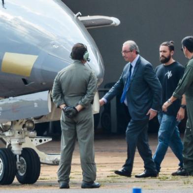 O ex-deputado federal, Eduardo Cunha, é preso e transferido de Brasília para a sede da Polícia Federal em Curitiba