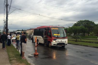 Motorista de lotação é esfaqueado em assalto na zona sul da Capital