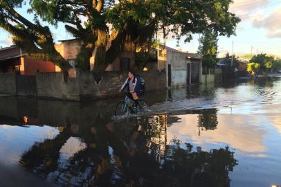 Rdgol - alagamento no bairro Loteamento Popular, em Eldorado do Sul