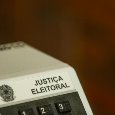  Sâo José, SC, Brasil, 30.09.2016: Ultimos preparativos para a entrega das urnas nas escolas eleitorais. (Foto: Diorgenes Pandini/Agência RBS)Indexador: Diorgenes PandiniFonte: Agencia RBS