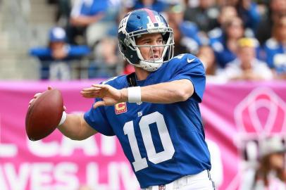 Baltimore Ravens v New York Giants

EAST RUTHERFORD, NJ - OCTOBER 16: Eli Manning #10 of the New York Giants throws a pass against the Baltimore Ravens during the first half of the game at MetLife Stadium on October 16, 2016 in East Rutherford, New Jersey.   Michael Reaves/Getty Images/AFP

Editoria: SPO
Local: East Rutherford
Indexador: Michael Reaves
Secao: American Football
Fonte: GETTY IMAGES NORTH AMERICA
Fotógrafo: STR