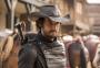 "Robôs também comem açaí": Rodrigo Santoro mostra bastidores da série "Westworld"