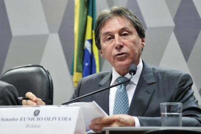 CCJ - ComissÃ£o de ConstituiÃ§Ã£o, JustiÃ§a e Cidadania ComissÃ£o de ConstituiÃ§Ã£o, JustiÃ§a e Cidadania (CCJ) realiza reuniÃ£o deliberativa com item Ãºnico. Pauta: PEC 55/2016, que cria um teto para os gastos pÃºblicos. Em pronunciamento, senador EunÃ-cio Oliveira (PMDB-CE). Foto: Geraldo Magela/AgÃªncia Senado