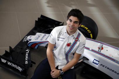 Canadian driver Lance Stroll poses for a photograph following the announcement by Williams Martini Racing of their driver line up for the 2017 FIA Formula One World Championship at the team headquarters in Grove, west of London on November 3, 2016. Canadian teenager Lance Stroll will replace veteran Felipe Massa in Williamss driver line-up for the 2017 season, the British team announced on Thursday. Stroll, who turned 18 last week, will line up alongside Finnish driver Valtteri Bottas, who will be entering his fifth successive year with Williams. Fórmula-1, F-1, F1. FOTO ADRIAN DENNIS, AFP