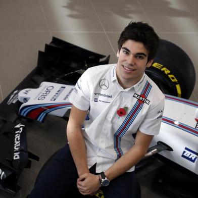 Canadian driver Lance Stroll poses for a photograph following the announcement by Williams Martini Racing of their driver line up for the 2017 FIA Formula One World Championship at the team headquarters in Grove, west of London on November 3, 2016. Canadian teenager Lance Stroll will replace veteran Felipe Massa in Williamss driver line-up for the 2017 season, the British team announced on Thursday. Stroll, who turned 18 last week, will line up alongside Finnish driver Valtteri Bottas, who will be entering his fifth successive year with Williams. Fórmula-1, F-1, F1. FOTO ADRIAN DENNIS, AFP