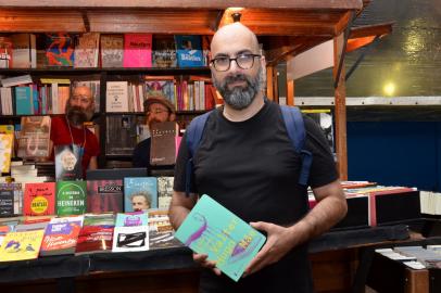 Escritor Valter Hugo Mãe na Feira do Livro de Porto Alegre