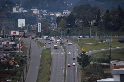  FARROUPILHA, RS, BRASIL, 03/06/2016. Um ano depois da inauguração do projeto Serra Imobilizada, conferimos a situação de estradas e entroncamentos perigosos nas rodovias serranas. O trevo da Tramontina, que faz a intersecção da RSC-453 com a ERS-122, é um dos entroncamentos mais perigosos da Serra. (Diogo Sallaberry/Agência RBS)