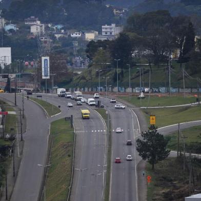  FARROUPILHA, RS, BRASIL, 03/06/2016. Um ano depois da inauguração do projeto Serra Imobilizada, conferimos a situação de estradas e entroncamentos perigosos nas rodovias serranas. O trevo da Tramontina, que faz a intersecção da RSC-453 com a ERS-122, é um dos entroncamentos mais perigosos da Serra. (Diogo Sallaberry/Agência RBS)