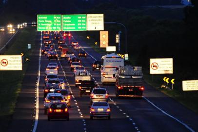  SANTO ANTONIO DA PATRULHA, RS, BRASIL, 15-11-2016. Trânsito na Freeway sentido Litoral-Porto Alegre após feriado de 15 de novembro. (CARLOS MACEDO/AGÊNCIA RBS)