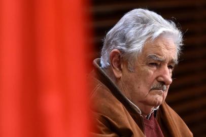  Former Uruguayan President Jose Mujica looks on during a press conference with Madrids Mayor Manuela Carmena in Madrid City Hall on November 14, 2016. / AFP PHOTO / GERARD JULIENEditoria: POLLocal: MadridIndexador: GERARD JULIENSecao: politics (general)Fonte: AFPFotógrafo: STF