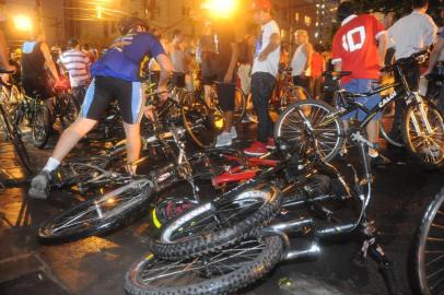  Ciclistas atropelados na esquina das ruas José do Patrocínio e Luiz Afonso, no bairro Cidade Baixa.