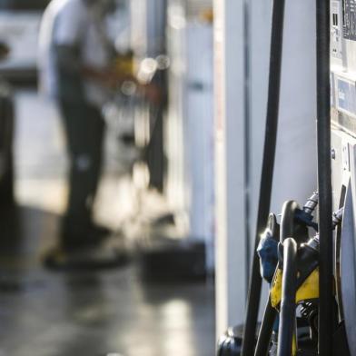  

FLORIANOPOLIS, SC, BRASIL, 18.10.2015: Bomba de gasolina e preços em Florianopolis. (Foto: Diorgenes Pandini/Agência RBS)
Indexador: Diorgenes Pandini