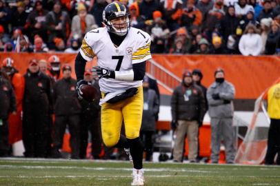 Pittsburgh Steelers v Cleveland Browns

CLEVELAND, OH - NOVEMBER 20: Ben Roethlisberger #7 of the Pittsburgh Steelers looks to pass during the second quarter against the Cleveland Browns at FirstEnergy Stadium on November 20, 2016 in Cleveland, Ohio.   Gregory Shamus/Getty Images/AFP

Editoria: SPO
Local: Cleveland
Indexador: Gregory Shamus
Secao: American Football
Fonte: GETTY IMAGES NORTH AMERICA
Fotógrafo: STF