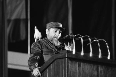 Grande comício de comemoração dos 30 anos da revolução cubana.Discurso de Fidel Castro.*OBS CDI:# Caixa: 977# Pasta: 18623# Envelope: 75937