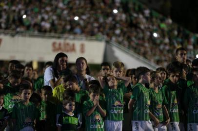  Chapecó, SC, Brasil, 30/11/2016.Missa na Arena Condá em homenagem aos mortos na tragédia do avião que caiu com a delegação da Chapecoense e jornalistas que acompanhavam o time catarinense na final da Copa Sul-Americana contra o