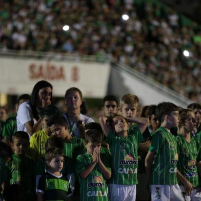  Chapecó, SC, Brasil, 30/11/2016.Missa na Arena Condá em homenagem aos mortos na tragédia do avião que caiu com a delegação da Chapecoense e jornalistas que acompanhavam o time catarinense na final da Copa Sul-Americana contra o