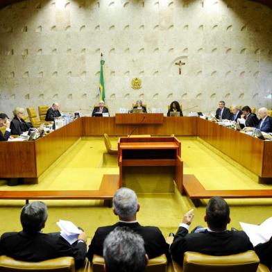  BrasÃ­lia - O Supremo Tribunal Federal realiza sessÃ£o plenÃ¡ria, para julgar a liminar concedida pelo ministro Marco AurÃ©lio Mello, que afastou do cargo o presidente do Senado, Renan CalheirosLocal: BrasÃ­liaIndexador: Marcos OliveiraFonte: AgÃªncia SenadoFotógrafo: mo