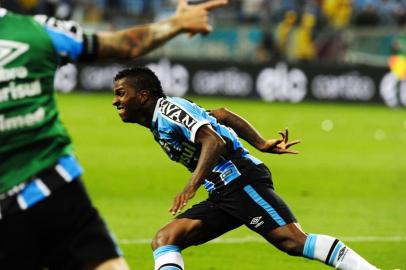  PORTO ALEGRE, RS, BRASIL 07/12/2016 - O Grêmio recebe o Atlético-MG, na noite desta quarta-feira na Arena, no jogo de volta da decisão da Copa do Brasil. Bolaños comemora seu gol.