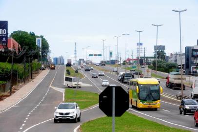  FARROUPILHA, RS, BRASIL (13/12/2016) Trevo da Tramontina. Obra de melhorias no trevo entre Farroupilha e Caxias do Sul, que dá acesso a Porto Alegre pela ERS 122 e RSC 453.  (Farroupilha/Pioneiro).