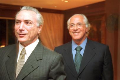 Michel Temer e José YunesBrasil, São Paulo, SP. 12/07/2002. Michel Temer e José Yunes durante festa de aniversário de Lucilia Diniz. - Crédito:MARINA MALHEIROS/ESTADÃO CONTEÚDO/AE/Código imagem:199481Editoria: VARLocal: SÃO PAULOIndexador: MARINA MALHEIROSFonte: AGE