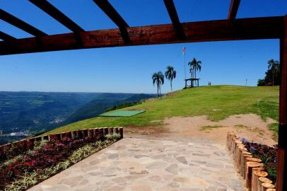  NOVA PETRÓPOLIS, RS, BRASIL (15/12/2016) Ninho das Águia Reiventando.  Ponto turístico de Nova Petrópolis investe na construção de banheiros, segurança, internet e cobrança para ingressar na área.     (Roni Rigon/Pioneiro).