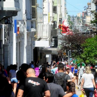  CAXIAS DO SUL, RS, BRASIL (17/12/2016) Comércio Natalino 2016. Reportagem verifica vendas de natal no centro caxiense.    (Roni Rigon/Pioneiro).